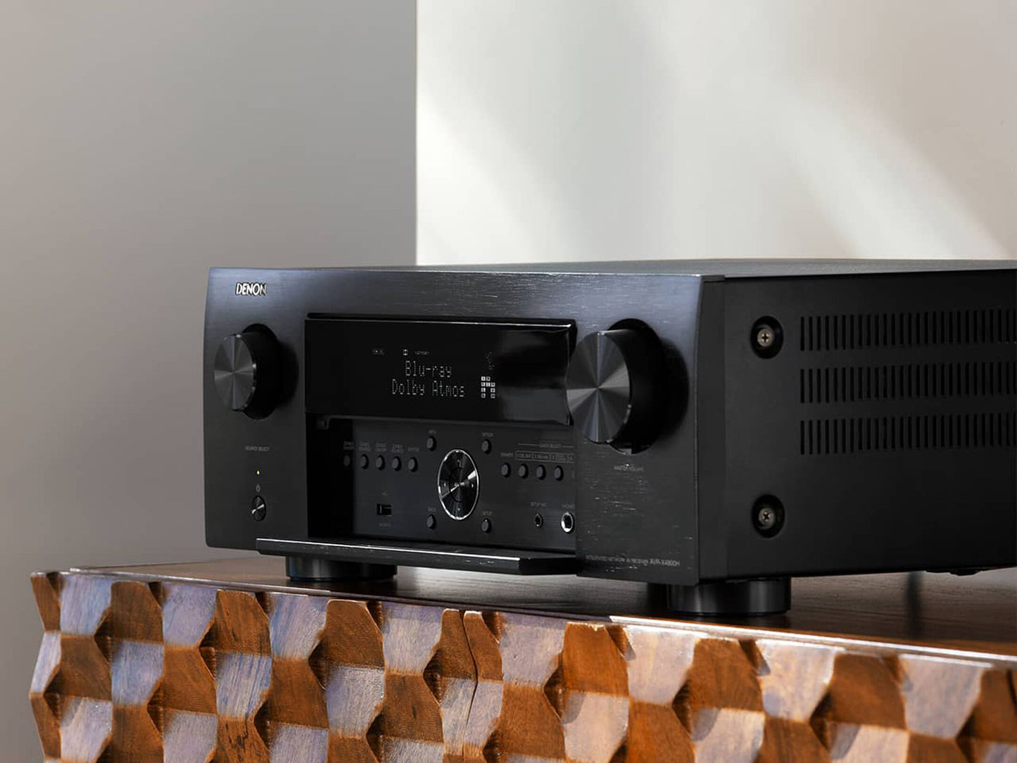 Denon AVC-X4800H: Popolna rešitev za domači kino z 8K videom, impresivnim 3D zvokom in naprednimi funkcijami za zahtevne uporabnike.