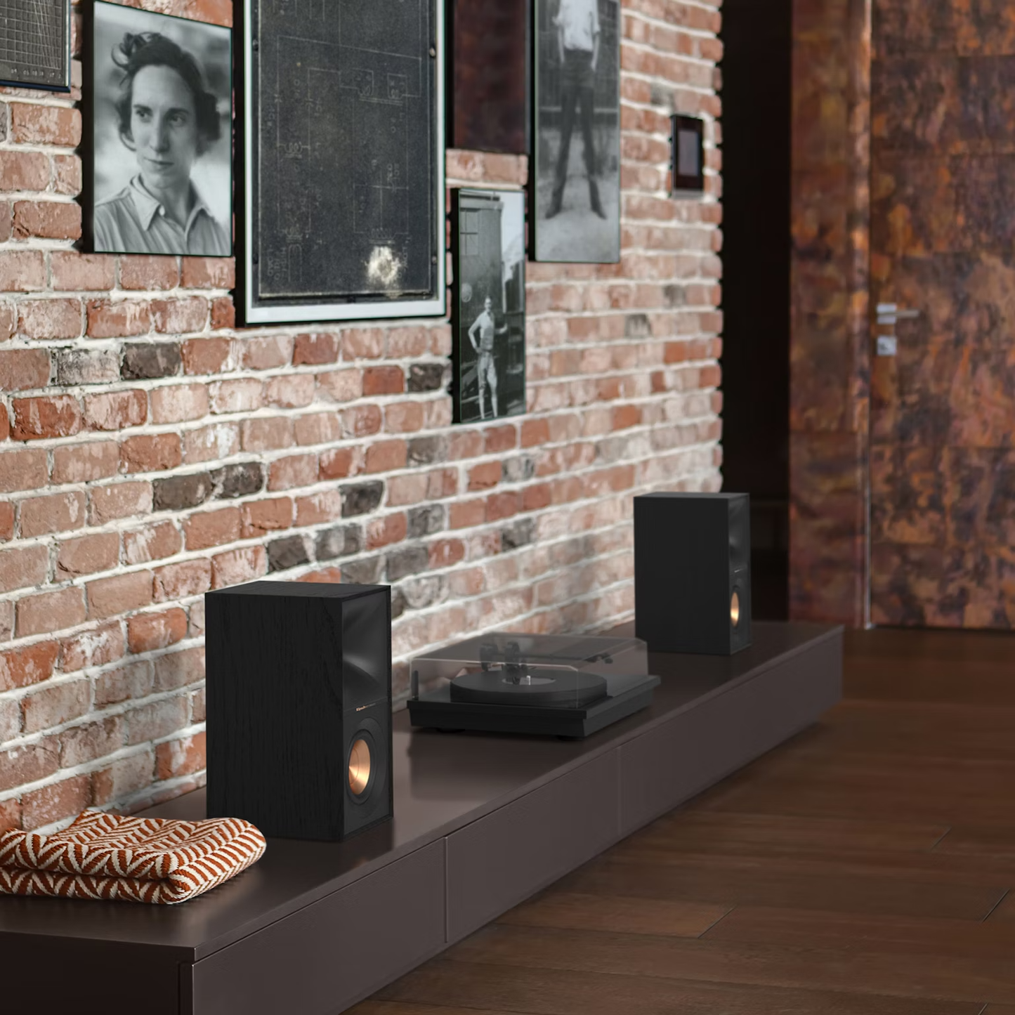 Klipsch Reference R-40M, Par kompaktnih zvočnikov, črna