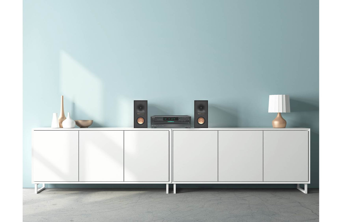 Primer postavitve Onkyo DX-C390 v Hi-Fi sistemu, ki prikazuje njegovo povezljivost z zvočniki Klipsch.