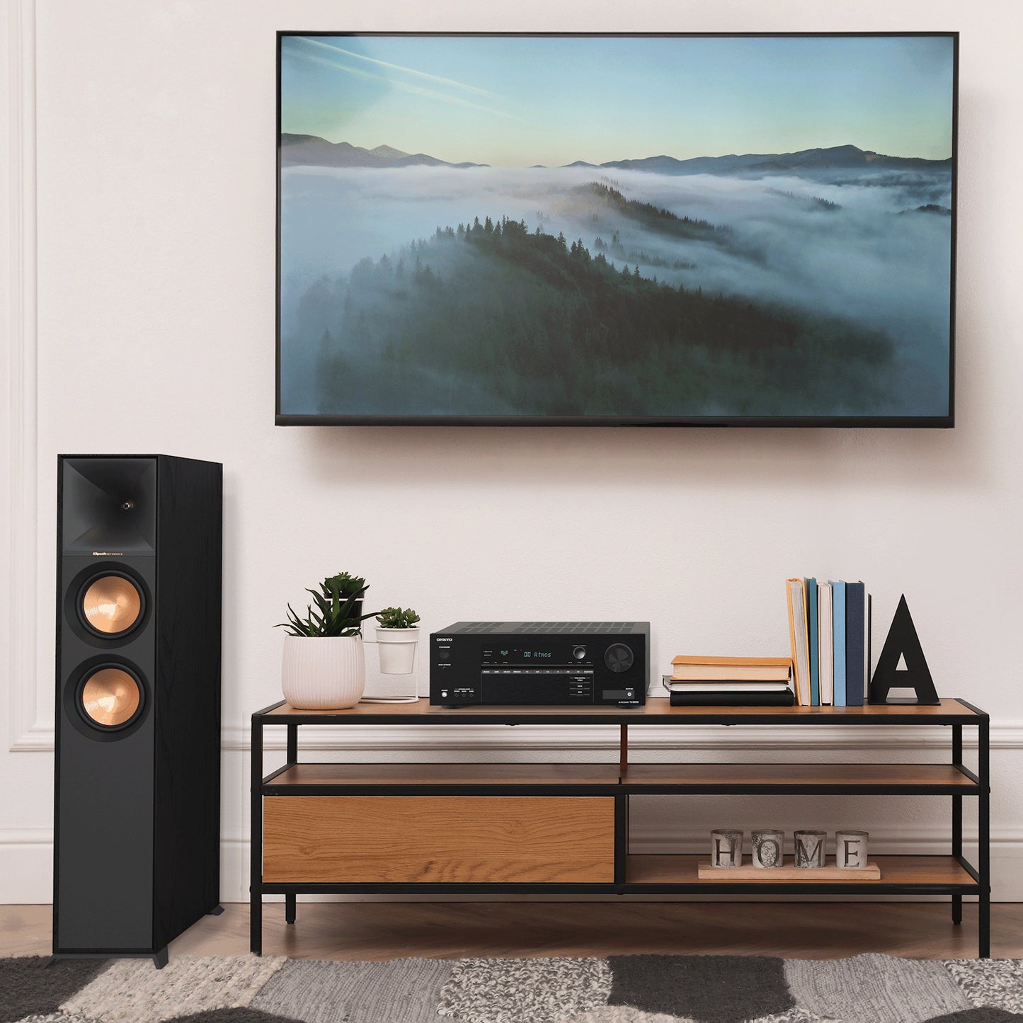 Onkyo TX-SR390 povezan z zvočniki Klipsch Reference serije za hišni kino.