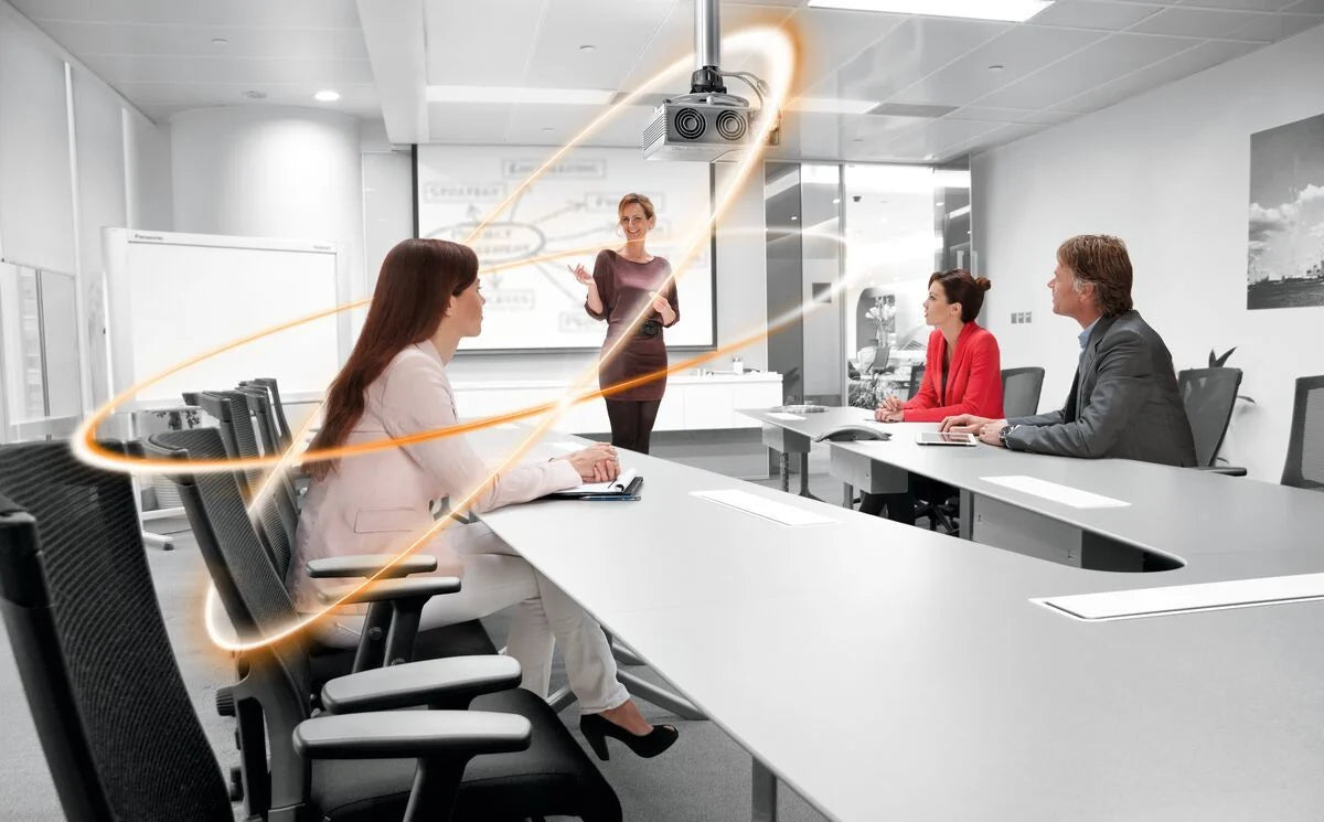 Vogels PPC 1555: Idealni nosilec za projektor v domačem kinu, konferenčnih sobah, učilnicah in pisarnah.