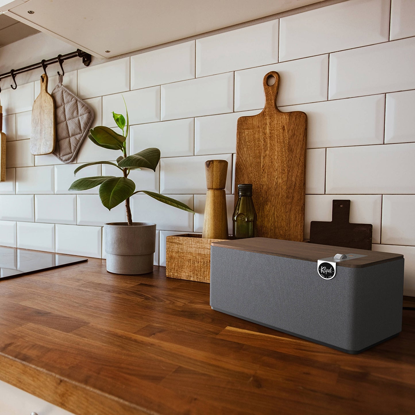 Klipsch The Three Plus brezžični 2.1 stereo zvočnik 120W, oreh