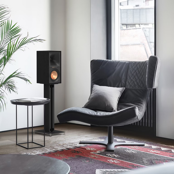 Klipsch R-50M – kompaktna velikost, a zmogljiv zvok za domači kino ali glasbo.