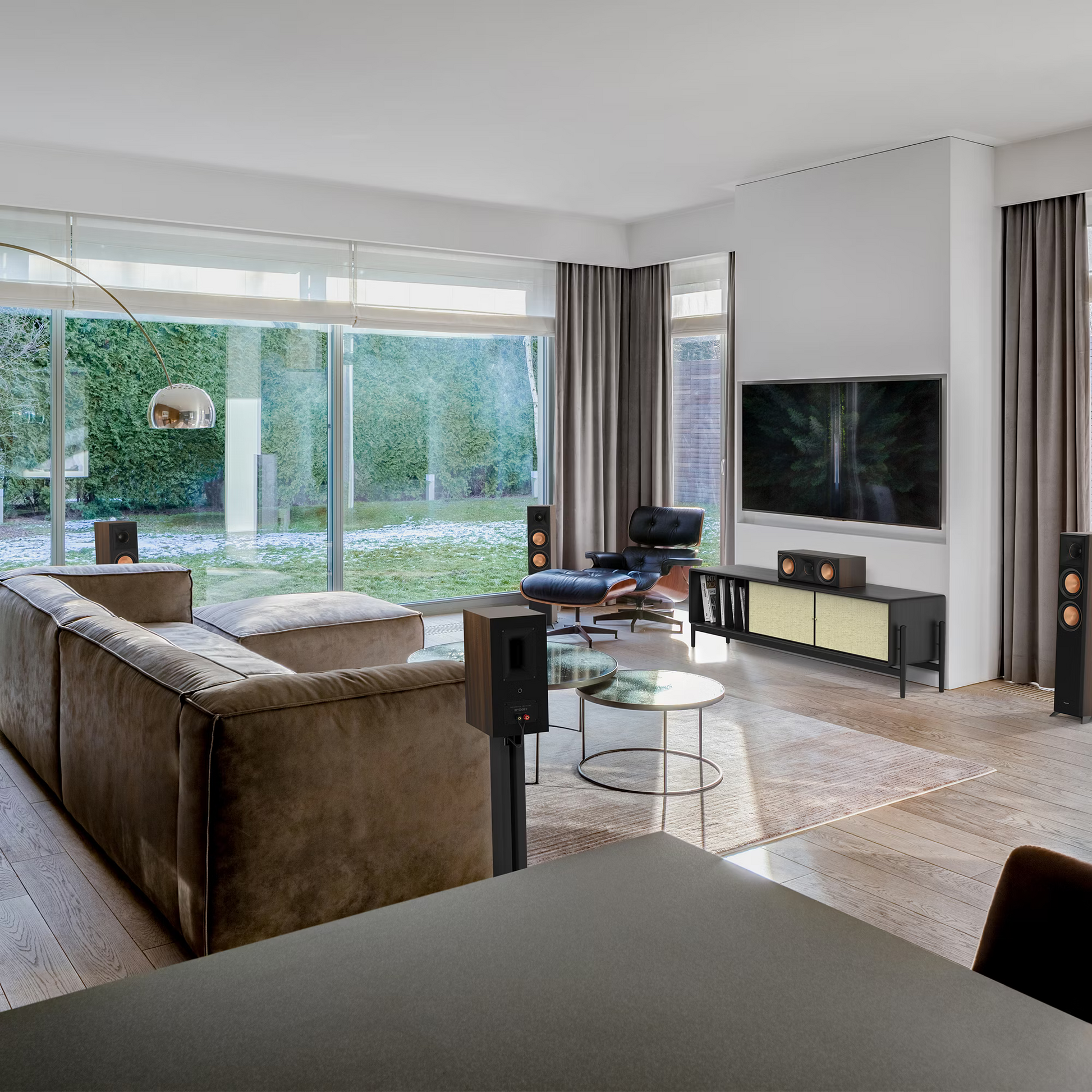 Klipsch RP-500M II zvočniki, idealni za ljubitelje glasbe in filmov, ki iščejo kompakten in zmogljiv sistem.