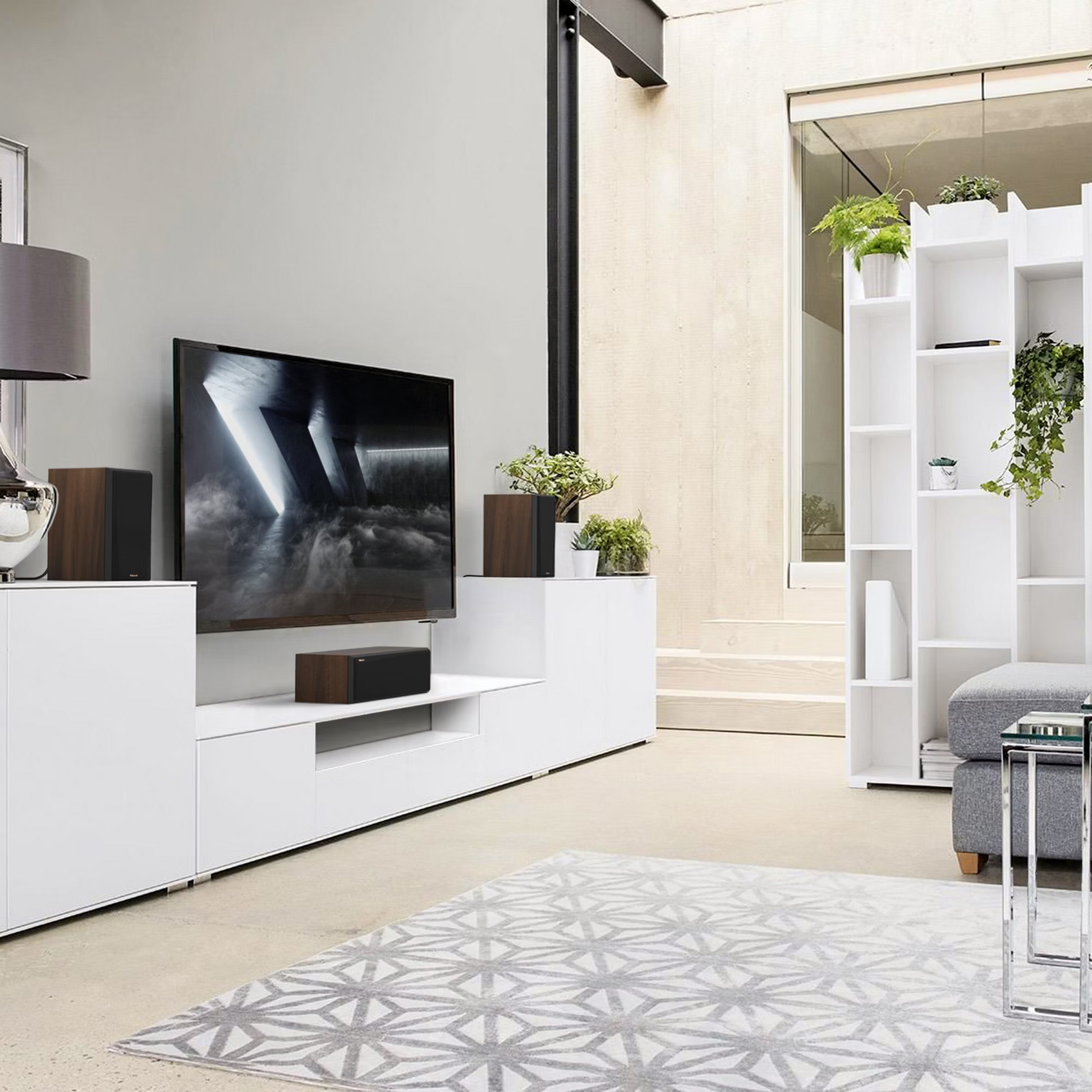 Klipsch RP-500M II zvočniki, pripravljeni za namestitev in uživanje v vrhunskem zvoku.