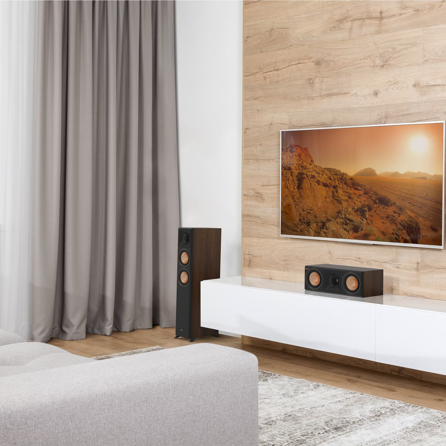 Klipsch RP-5000F II zvočnik, pripravljen za namestitev in uživanje v vrhunskem zvoku z membrano z manjšim popačenjem in geometrijo Tractrix.