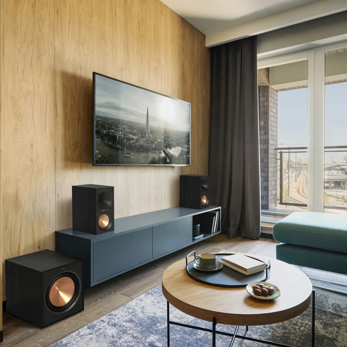 Klipsch Reference R-60M – par kompaktnih bookshelf zvočnikov.