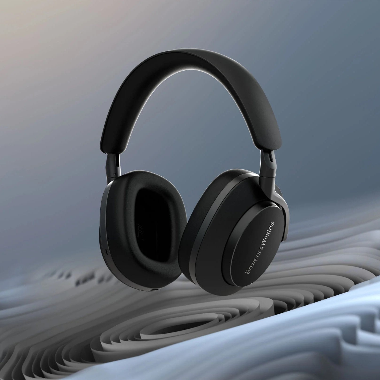 Bowers & Wilkins PX8: Brezžične naglavne slušalke z vrhunskim zvokom in aktivnim odpravljanjem hrupa za izjemno poslušanje.