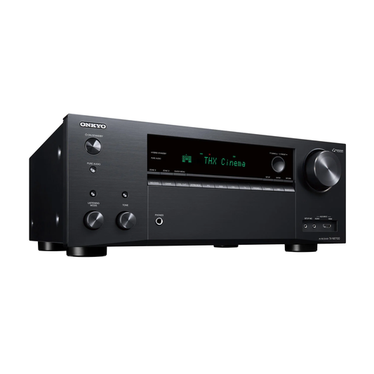 Sprednji pogled na Onkyo TX-NR 7100 – Črn AV sprejemnik s prikazovalnikom, gumbi in glavno glasnostjo.