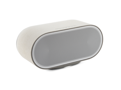 Denon Home 600 v elegantni beli barvi (Stone), ki kljub svoji velikosti deluje minimalistično in prestižno v vsakem ambientu.