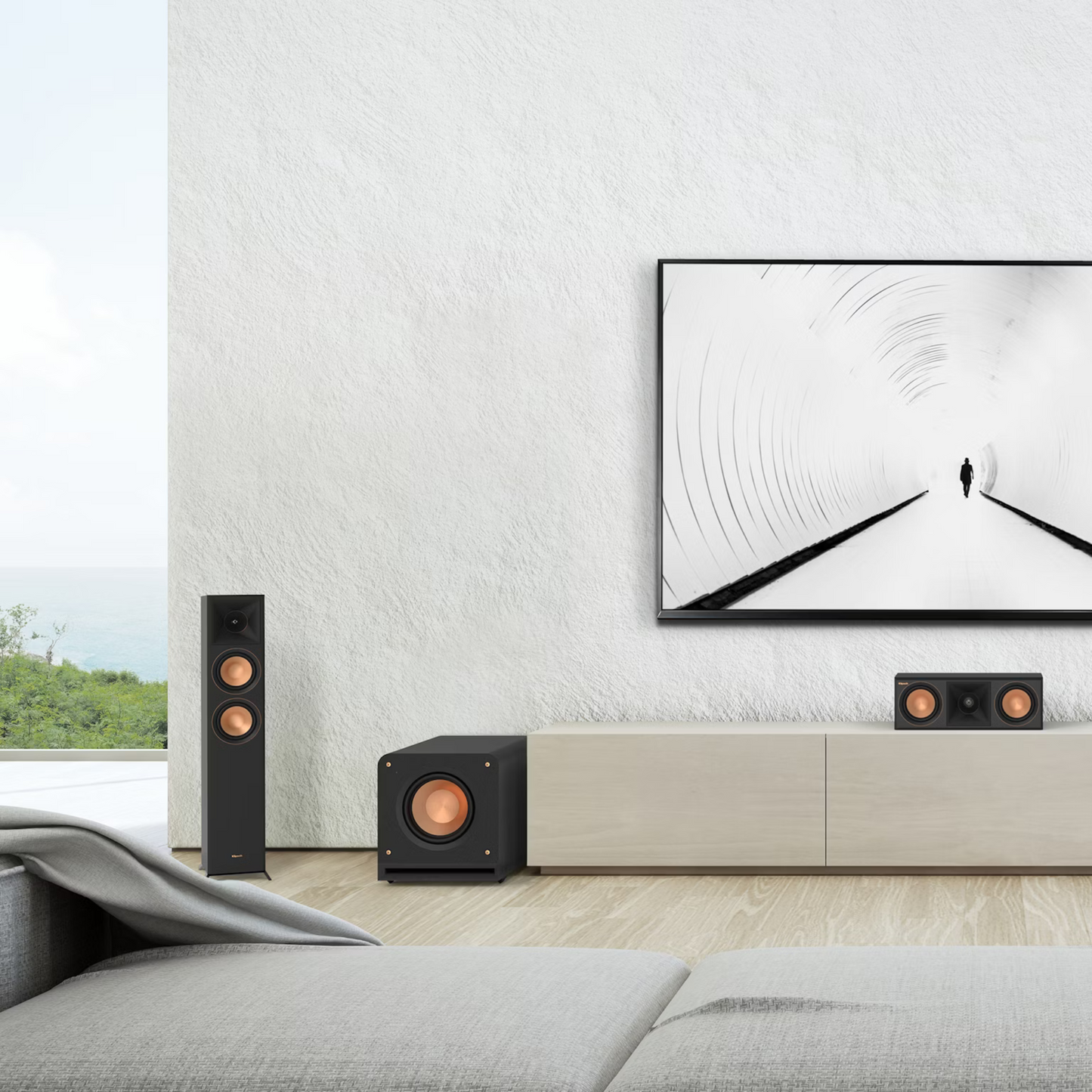 Elegantno oblikovan in zmogljiv. Klipsch RP-1600SW subwoofer se bo odlično vklopil v vsak prostor.