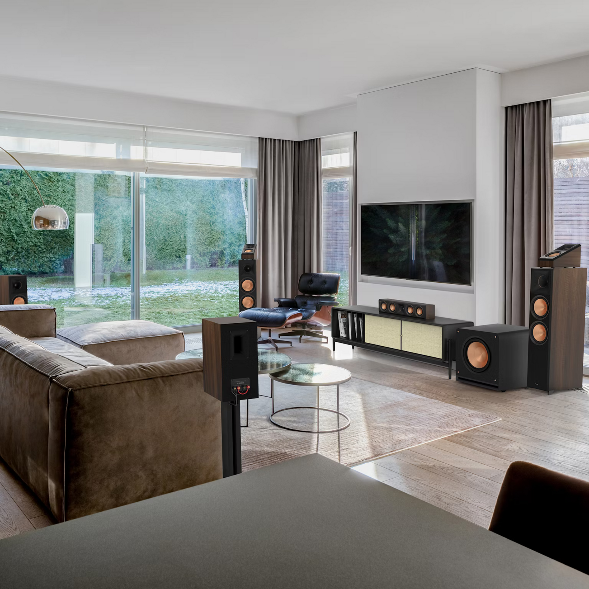 Močan, natančen in dinamičen. Klipsch RP-1600SW subwoofer je idealna izbira za vse, ki iščejo najboljše.