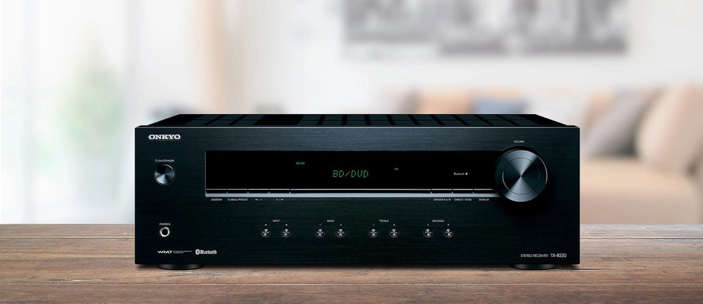 Onkyo TX-8220 v hišnem avdio sistemu | Sprejemnik povezan s stereo zvočniki in televizorjem za izboljšano kakovost zvoka.