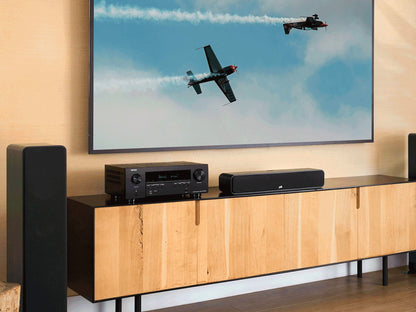Eleganten in diskreten: Denon AVR-S970H v črni barvi, ki se bo lepo vklopil v vašo dnevno sobo.
