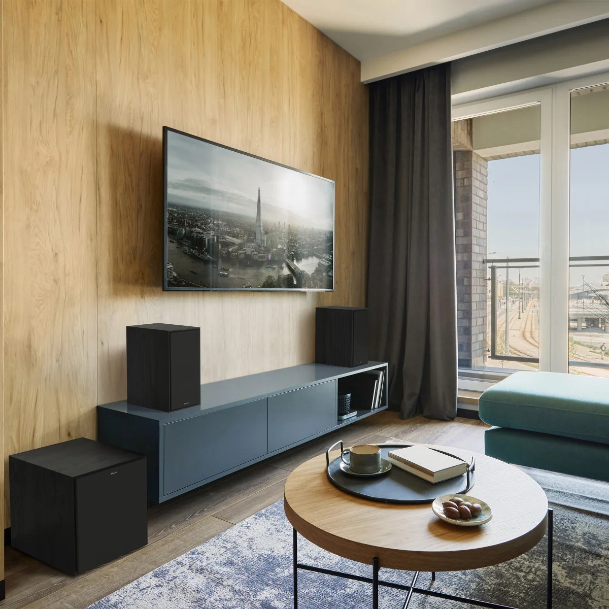 Kompaktni, a zmogljivi bookshelf zvočniki Klipsch R-60M.