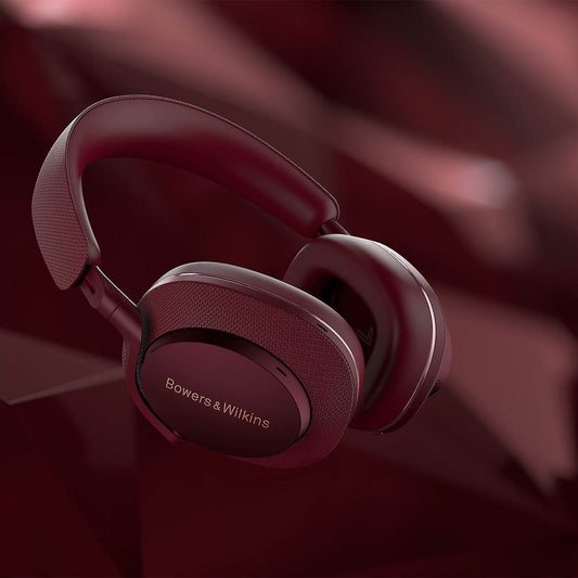 Bowers & Wilkins Px7 S2e slušalke – Brezžične naglavne slušalke z aktivnim odpravljanjem hrupa (ANC) v Ruby Red barvi za popolno zvočno izkušnjo.
