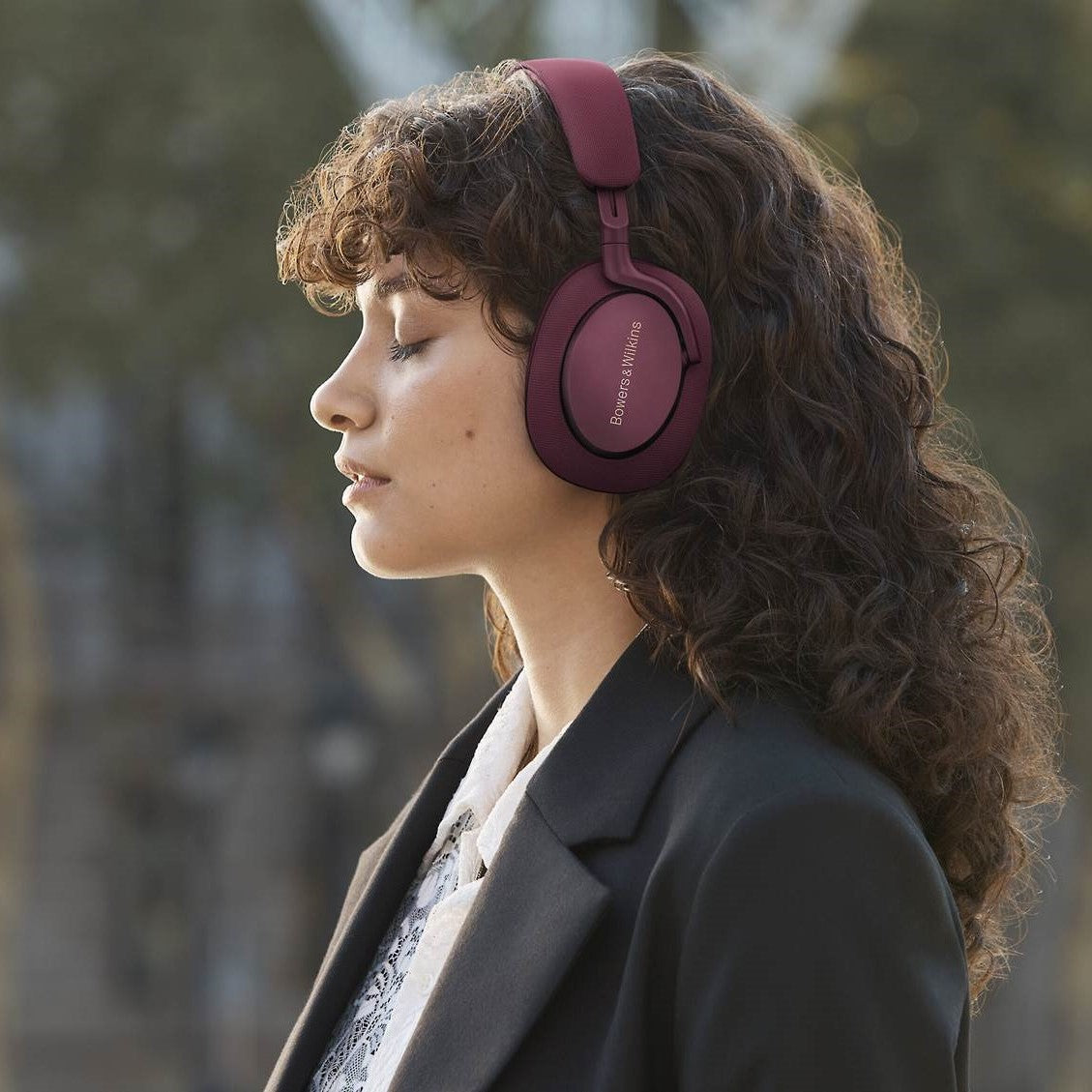 Px7 S2e Bowers & Wilkins slušalke – Elegantne naglavne slušalke z vrhunskim ANC in udobno zasnovo, primerne za dolge ure poslušanja.

