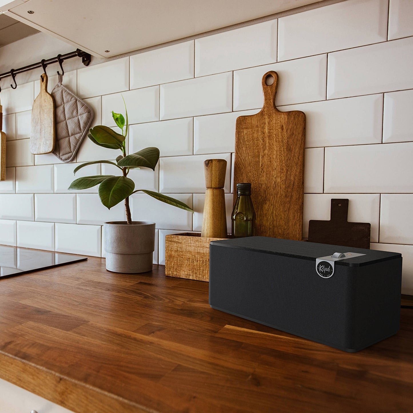 Vrhunski 2.1 stereo zvok s Klipsch The Three Plus.